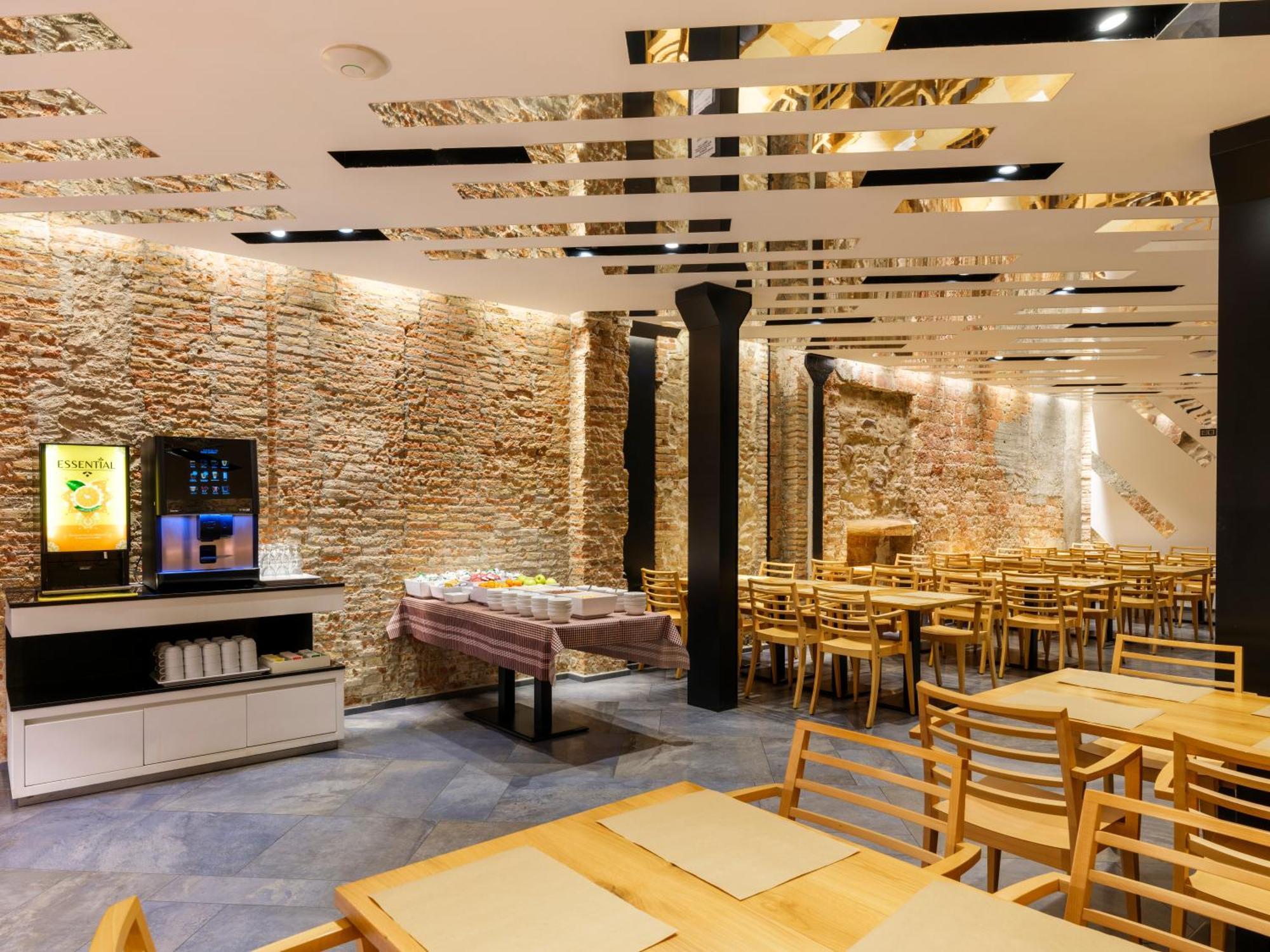 House Hotel